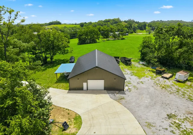 Photo 4 of Single family home for sale at 151 Kennedy Brg Rd, Lancaster, KY 40444 | MLS# 26015766 | Listing updated on 2026-09-24