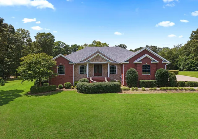 Homes for sale in Benton, KY | 1075 Bent Creek Dr, Benton, KY 42025 | MLS# 26016000