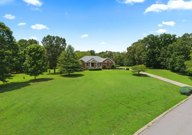 Homes for sale in Benton, KY | 1075 Bent Creek Dr, Benton, KY 42025 | MLS# 26016000