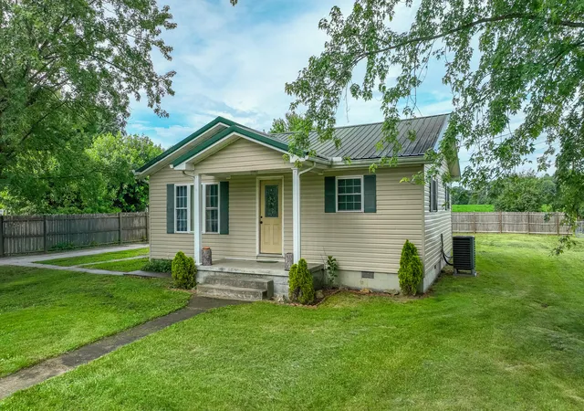 Homes for sale in East Bernstadt, KY | 313 W Hwy 1376, East Bernstadt, KY 40729 | MLS# 26015625