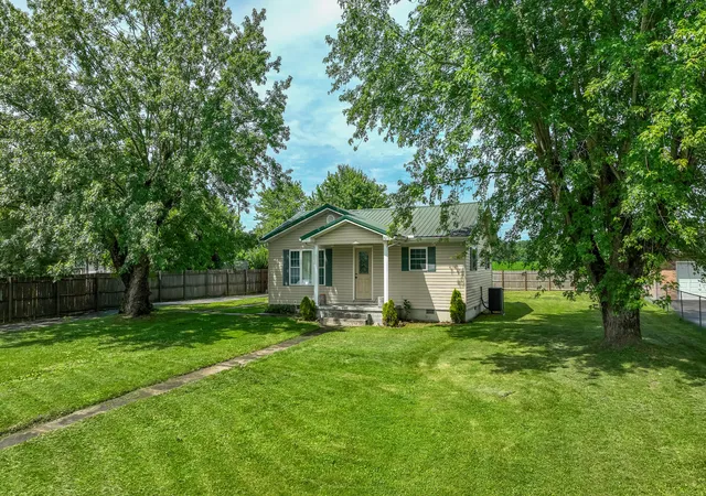 Photo 3 of Single family home for sale at 313 W Highway 1376, East Bernstadt, KY 40729 | MLS# 26015625 | Listing updated on 2026-09-10