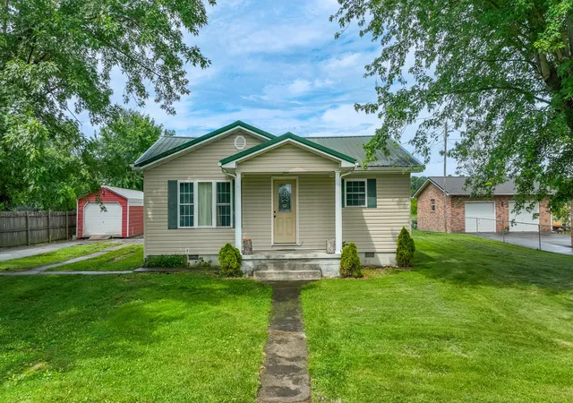 Photo 4 of Single family home for sale at 313 W Highway 1376, East Bernstadt, KY 40729 | MLS# 26015625 | Listing updated on 2026-09-10