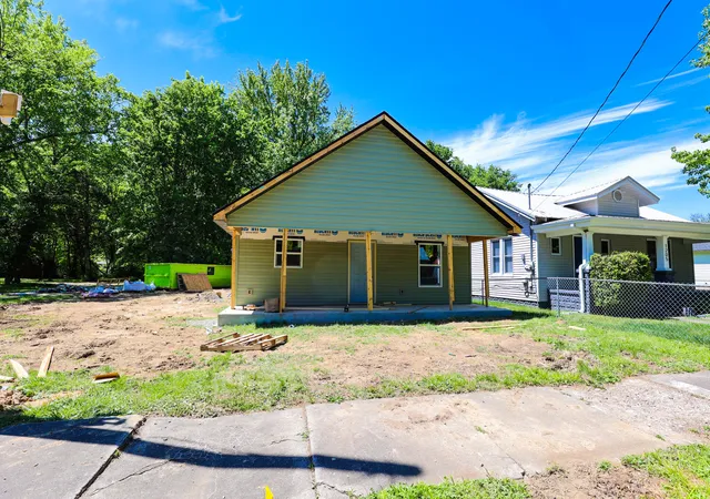Homes for sale in Paducah, KY | 1207 Salem Ave, Paducah, KY 42001 | MLS# 26016813