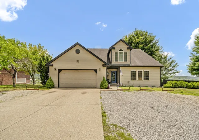 Photo 3 of Single family home for sale at 1235 Hallwood Dr, Morehead, KY 40351 | MLS# 26015651 | Listing updated on 2026-09-21
