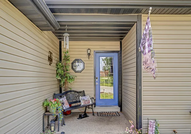 Photo 4 of Single family home for sale at 1235 Hallwood Dr, Morehead, KY 40351 | MLS# 26015651 | Listing updated on 2026-09-21