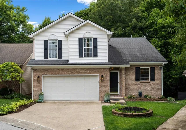 Photo 2 of Single family home for sale at 2316 Valencia Dr, Lexington, KY 40513 | MLS# 26015638 | Listing updated on 2026-08-31