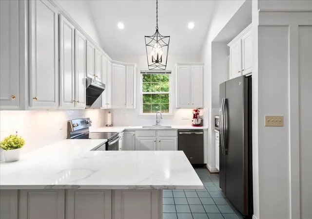 Photo 3 of Single family home for sale at 2316 Valencia Dr, Lexington, KY 40513 | MLS# 26015638 | Listing updated on 2026-08-31