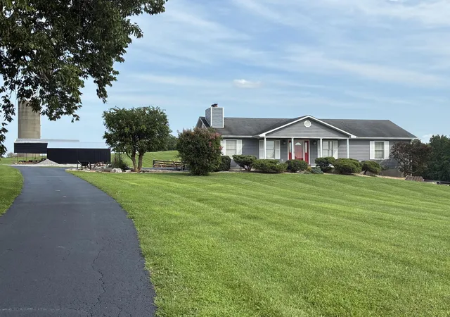 Photo 3 of House for sale at 1835 Warwick Rd, Harrodsburg, KY 40330 | MLS# 26015615 | Listing updated on 2026-07-24