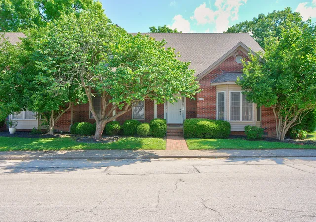 Homes for sale in Paris, KY | 108 Duncan Ave, Paris, KY 40361 | MLS# 26015905