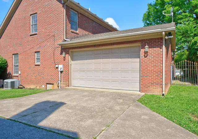 Homes for sale in Paris, KY | 108 Duncan Ave, Paris, KY 40361 | MLS# 26015905