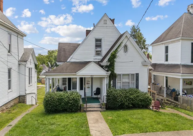 Homes for sale in Winchester, KY | 221 S Highland St, Winchester, KY 40391 | MLS# 26015897