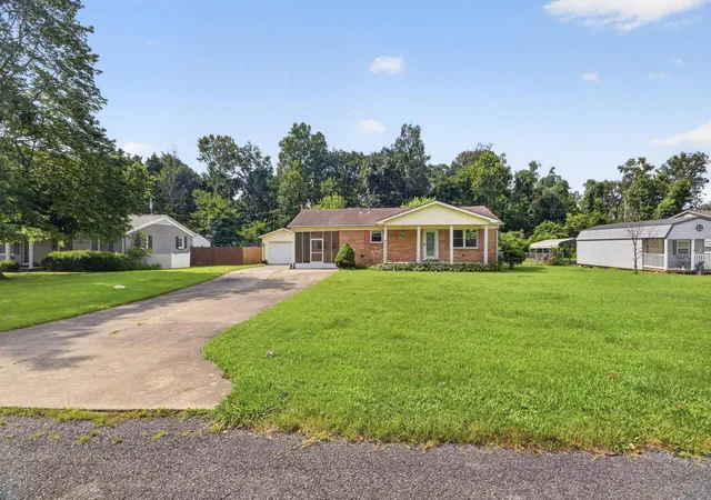 Homes for sale in Mayfield, KY | 135 Southern Hts, Mayfield, KY 42066 | MLS# 26017517