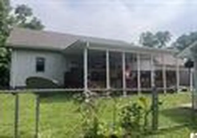 4th image of 539 E Clay St, Clinton, KY 42031 | MLS# 26016390