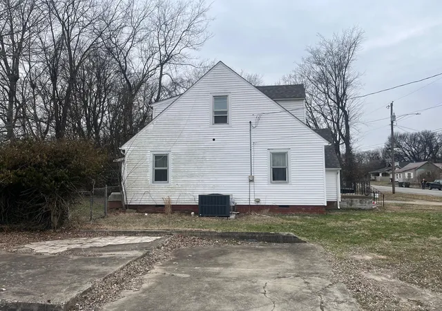 Photo 2 of Single family home for sale at 612 Elizabeth St, Paducah, KY 42003 | MLS# 26016391 | Listing updated on 2026-09-14