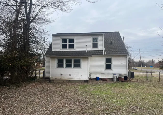 Photo 3 of Single family home for sale at 612 Elizabeth St, Paducah, KY 42003 | MLS# 26016391 | Listing updated on 2026-09-14