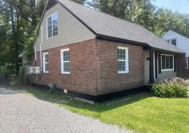 Photo 3 of Single family home for sale at 2516 Harrison St, Paducah, KY 42001 | MLS# 26016389 | Listing updated on 2026-07-24