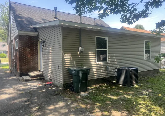 Photo 4 of Single family home for sale at 2516 Harrison St, Paducah, KY 42001 | MLS# 26016389 | Listing updated on 2026-07-24