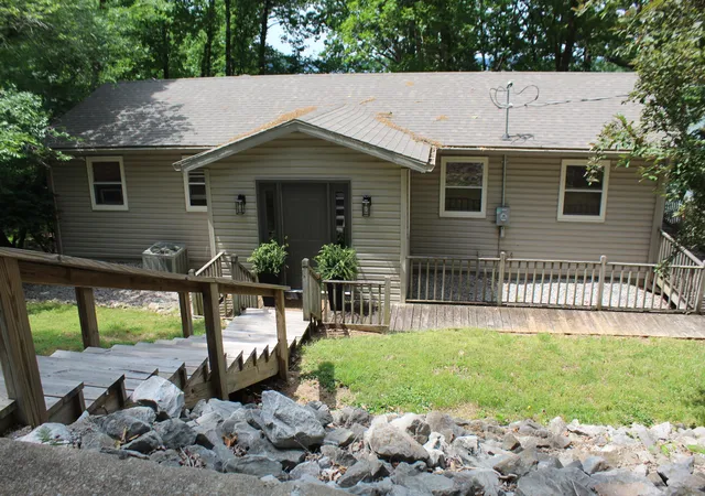 Homes for sale in Eddyville, KY | 760 Barrett Rd, Eddyville, KY 42038 | MLS# 26018266