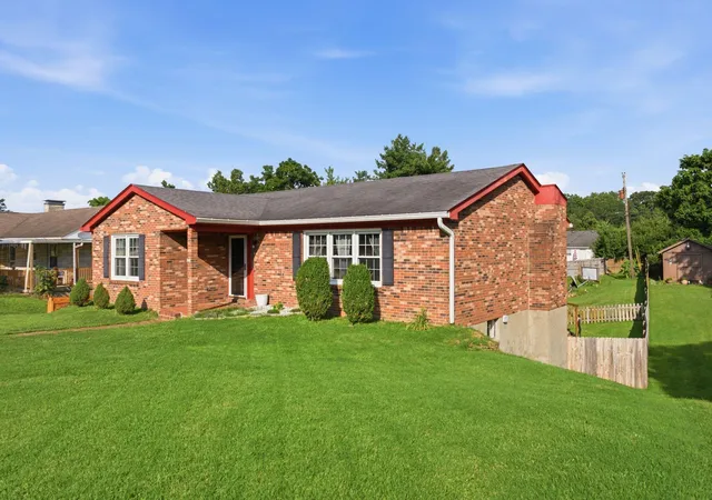 Homes for sale in Winchester, KY | 13 Bel Air Dr, Winchester, KY 40391 | MLS# 26016008