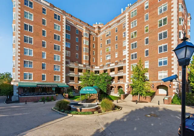 2nd image of 111 Woodland Ave, Lexington, KY 40502
