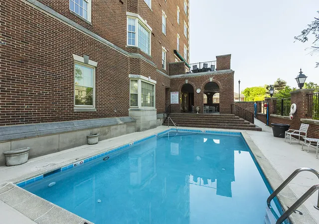2nd image of 111 Woodland Ave, Lexington, KY 40502
