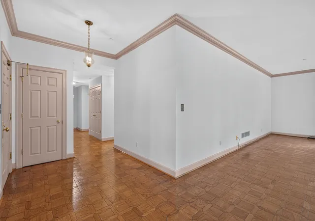 5th image of 111 Woodland Ave, Lexington, KY 40502