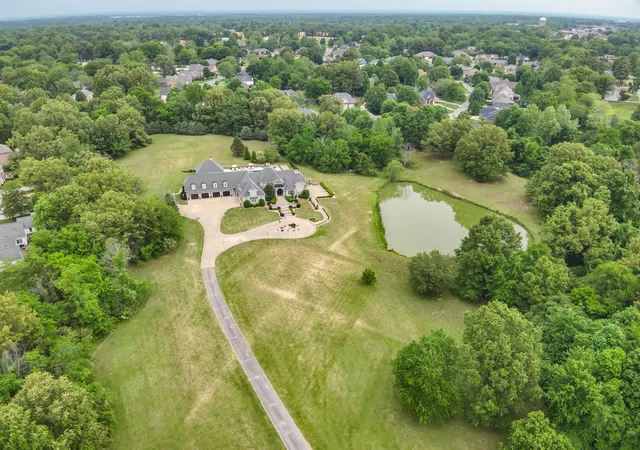 Homes for sale in Paducah, KY | 4001 Clinton Rd, Paducah, KY 42001 | MLS# 26016648