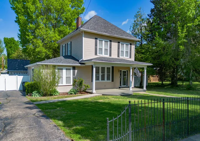 1st image of 3515 Central Ave, Paducah, KY 42001 | MLS# 26015707