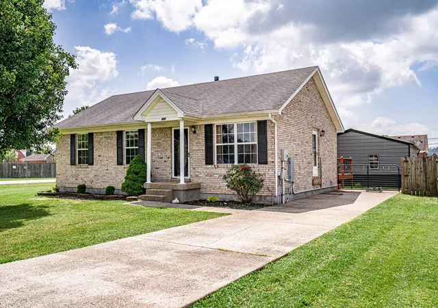 Homes for sale in Shepherdsville, KY | 472 Beechcliff Cir, Shepherdsville, KY 40165 | MLS# 26015656