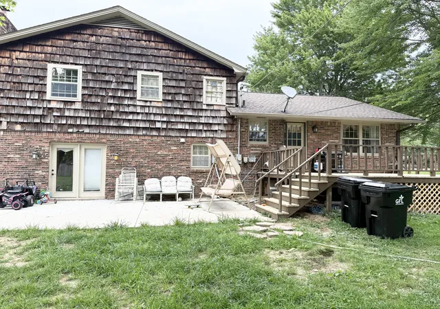 Homes for sale in Murray, KY | 1905 Gatesborough Cir, Murray, KY 42071 | MLS# 26015815