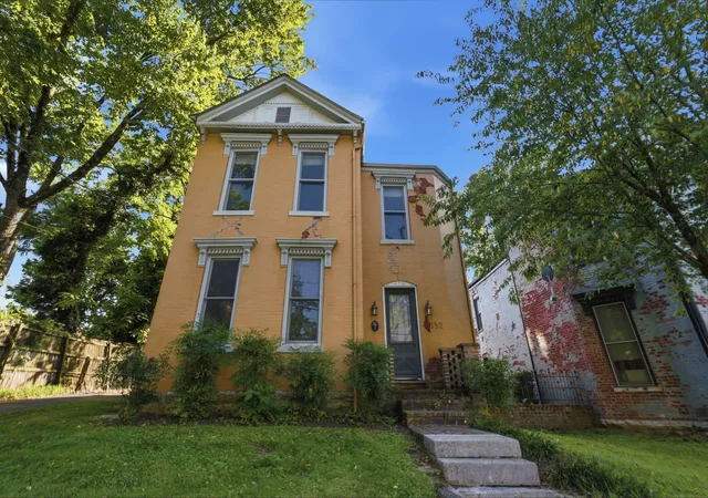 Photo 2 of Sale Pending at 148 E   152 4th St, Lexington, KY 40508 | MLS# 26015659 | Listing updated on 2026-09-12