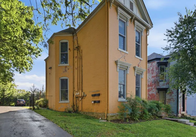 Photo 3 of Sale Pending at 148 E   152 4th St, Lexington, KY 40508 | MLS# 26015659 | Listing updated on 2026-09-12