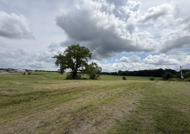 Homes for sale in Murray, KY | 1720 Hopkins Rd, Murray, KY 42071 | MLS# 26016636