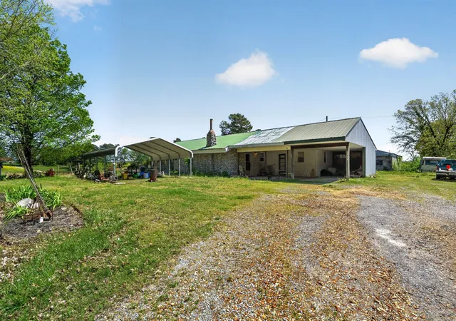 Homes for sale in Mayfield, KY | 1549 Golo Rd, Mayfield, KY 42066 | MLS# 26016442