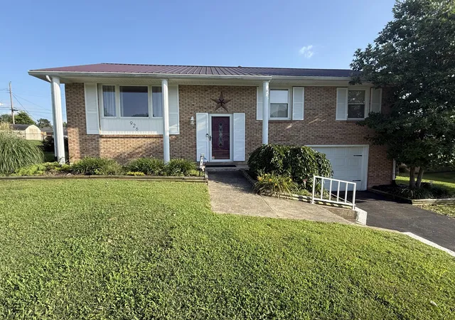 Homes for sale in Harrodsburg, KY | 926 Riverside Dr, Harrodsburg, KY 40330 | MLS# 26015810