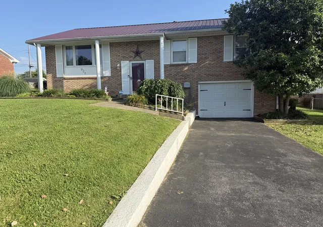 Homes for sale in Harrodsburg, KY | 926 Riverside Dr, Harrodsburg, KY 40330 | MLS# 26015810