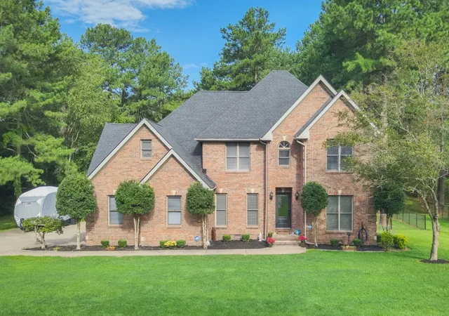 Photo 2 of Single family home for sale at 16 Greenwood Pl, Paducah, KY 42003 | MLS# 26016647 | Listing updated on 2026-09-14