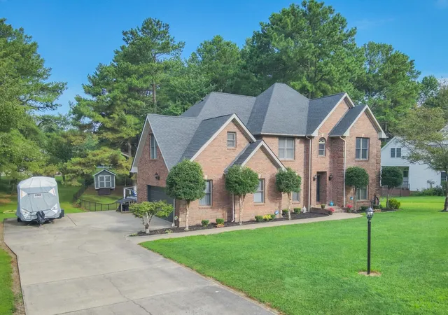 Photo 1 of Single family home for sale at 16 Greenwood Pl, Paducah, KY 42003 | MLS# 26016647 | Listing updated on 2026-09-14