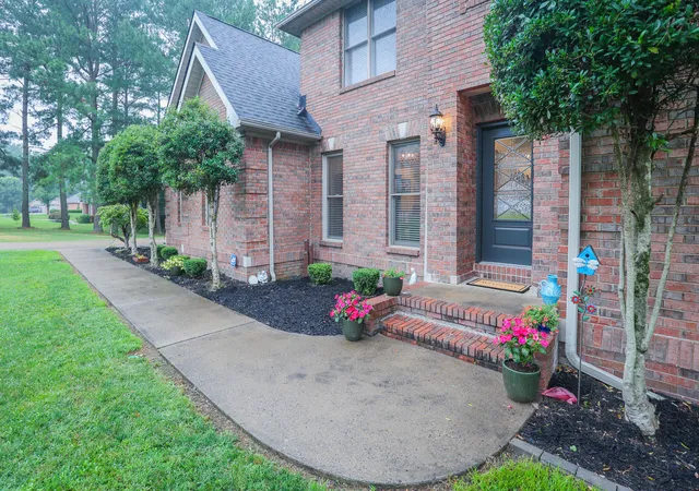 Photo 3 of Single family home for sale at 16 Greenwood Pl, Paducah, KY 42003 | MLS# 26016647 | Listing updated on 2026-09-17