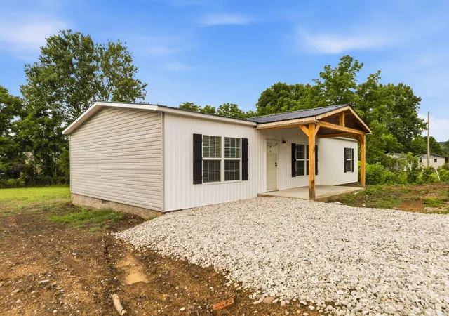 Homes for sale in London, KY | 5783 Slate Lick Rd, London, KY 40741 | MLS# 26015703