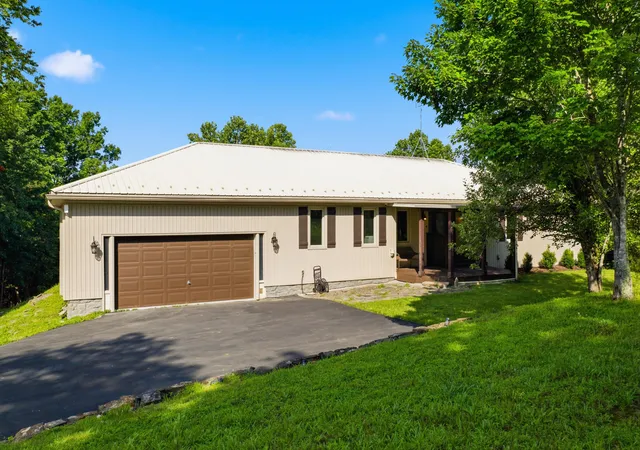 Homes for sale in Lawrenceburg, KY | 2250 Willisburg Ln, Lawrenceburg, KY 40342 | MLS# 26015830