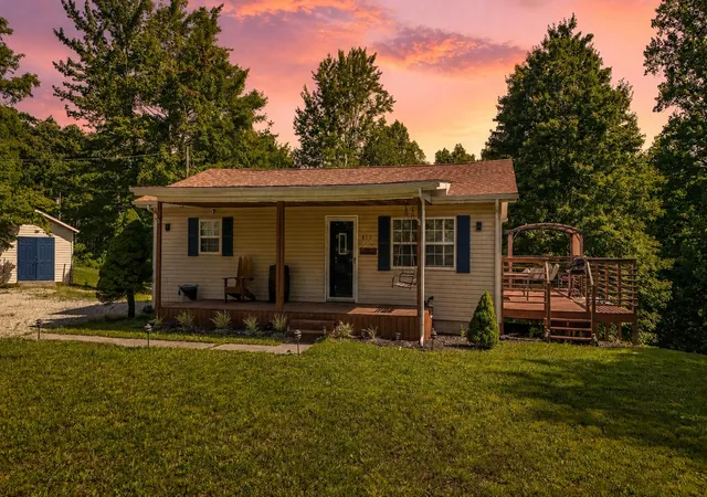 Homes for sale in Corbin, KY | 410 Laurel Lake Resort Rd, Corbin, KY 40701 | MLS# 26015743