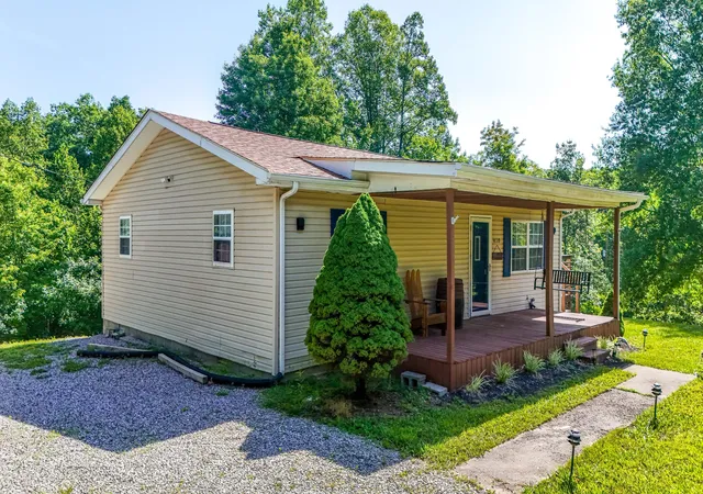 Homes for sale in Corbin, KY | 410 Laurel Lake Resort Rd, Corbin, KY 40701 | MLS# 26015743