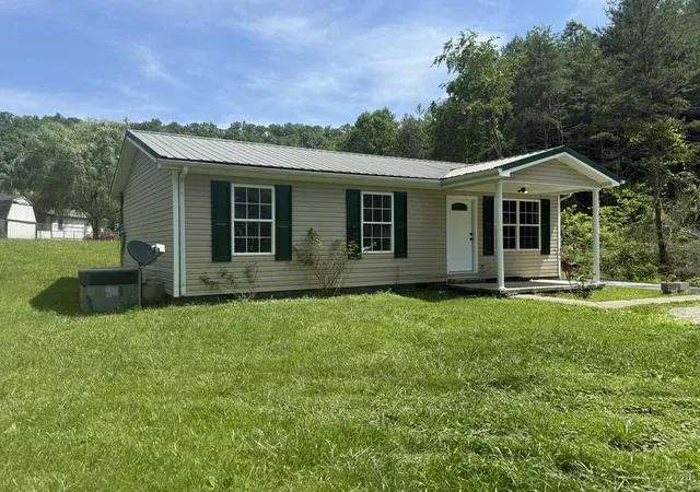Homes for sale in Manchester, KY | 48 Crescent Rd, Manchester, KY 40962 | MLS# 26015780