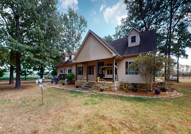Homes for sale in Murray, KY | 1239 Caldwell Rd, Murray, KY 42071 | MLS# 26015777