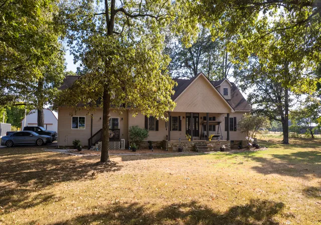 Homes for sale in Murray, KY | 1239 Caldwell Rd, Murray, KY 42071 | MLS# 26015777