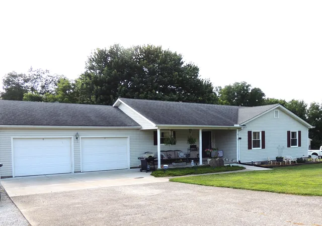 Homes for sale in Frankfort, KY | 104 Thomas St, Frankfort, KY 40601 | MLS# 26015786