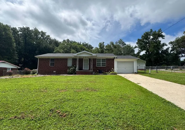 Photo 1 of Sale Pending at 297 Oak St, Russell Springs, KY 42642 | MLS# 26015798 | Listing updated on 2026-08-28