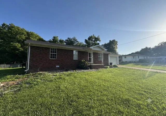 Homes for sale in Russell Springs, KY | 297 Oak St, Russell Springs, KY 42642 | MLS# 26015798