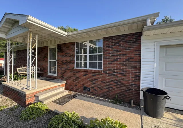 Homes for sale in Russell Springs, KY | 297 Oak St, Russell Springs, KY 42642 | MLS# 26015798